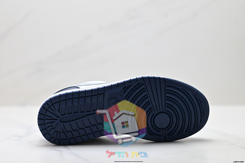 נעלי Air Jordan 1 Low בארבעה גוונים לגברים 1