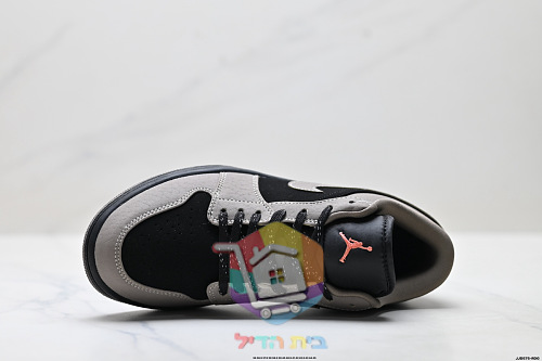 נעלי Air Jordan 1 Low בארבעה גוונים לגברים 26