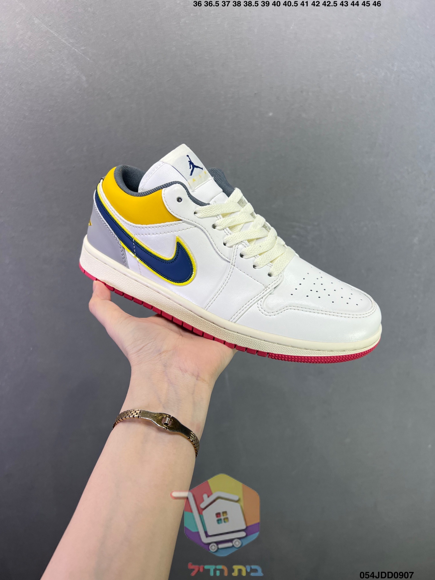 נעלי Air Jordan 1 Low בארבעה גוונים