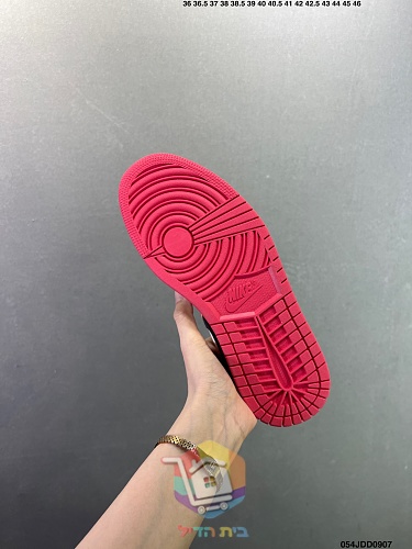 נעלי Air Jordan 1 Low בארבעה גוונים 3