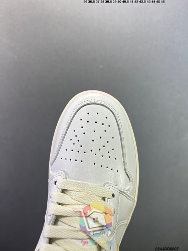 נעלי Air Jordan 1 Low בארבעה גוונים 5