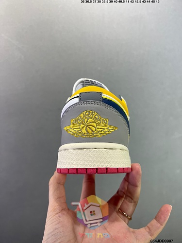 נעלי Air Jordan 1 Low בארבעה גוונים 6