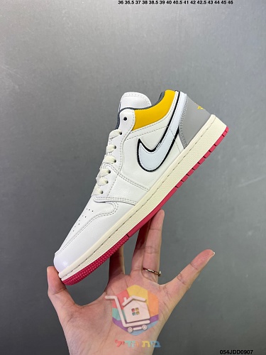 נעלי Air Jordan 1 Low בארבעה גוונים 7