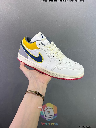 נעלי Air Jordan 1 Low בארבעה גוונים 8
