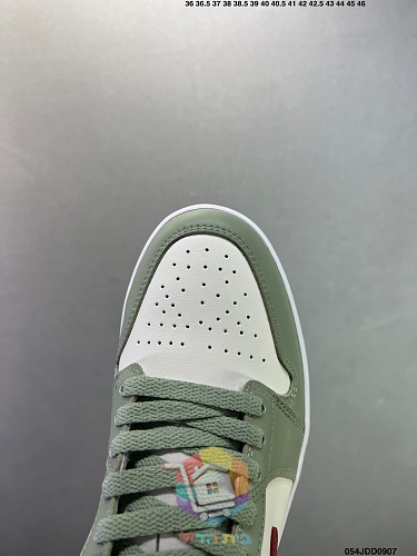 נעלי Air Jordan 1 Low בארבעה גוונים 14
