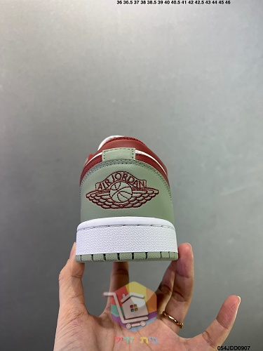 נעלי Air Jordan 1 Low בארבעה גוונים 15