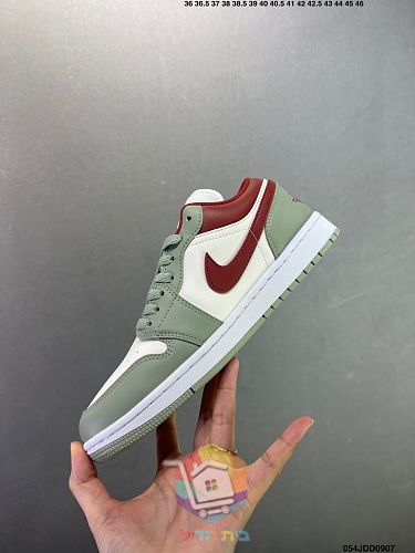 נעלי Air Jordan 1 Low בארבעה גוונים 16