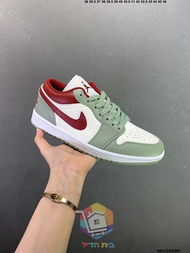 נעלי Air Jordan 1 Low בארבעה גוונים 17