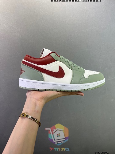 נעלי Air Jordan 1 Low בארבעה גוונים 18