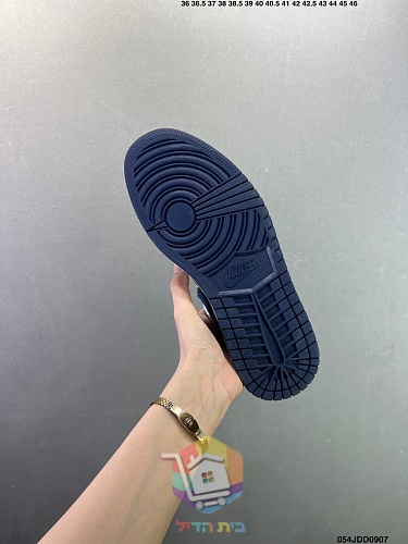 נעלי Air Jordan 1 Low בארבעה גוונים 21