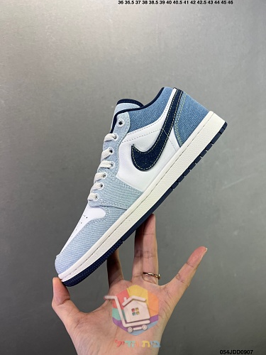 נעלי Air Jordan 1 Low בארבעה גוונים 25