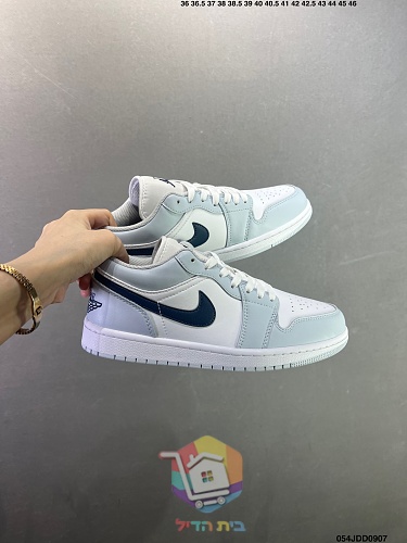 נעלי Air Jordan 1 Low בארבעה גוונים 28