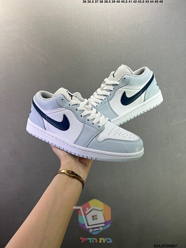 נעלי Air Jordan 1 Low בארבעה גוונים 29