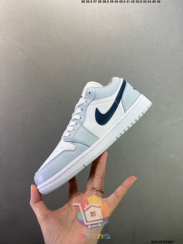 נעלי Air Jordan 1 Low בארבעה גוונים 34