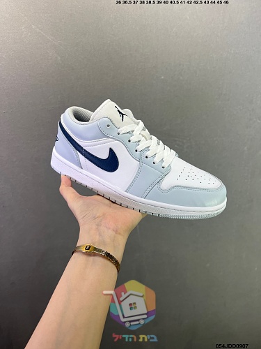 נעלי Air Jordan 1 Low בארבעה גוונים 35