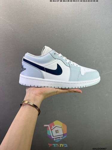 נעלי Air Jordan 1 Low בארבעה גוונים 36