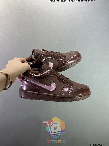 נעלי Air Jordan 1 Low בארבעה גוונים 37