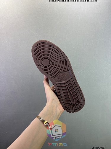 נעלי Air Jordan 1 Low בארבעה גוונים 39
