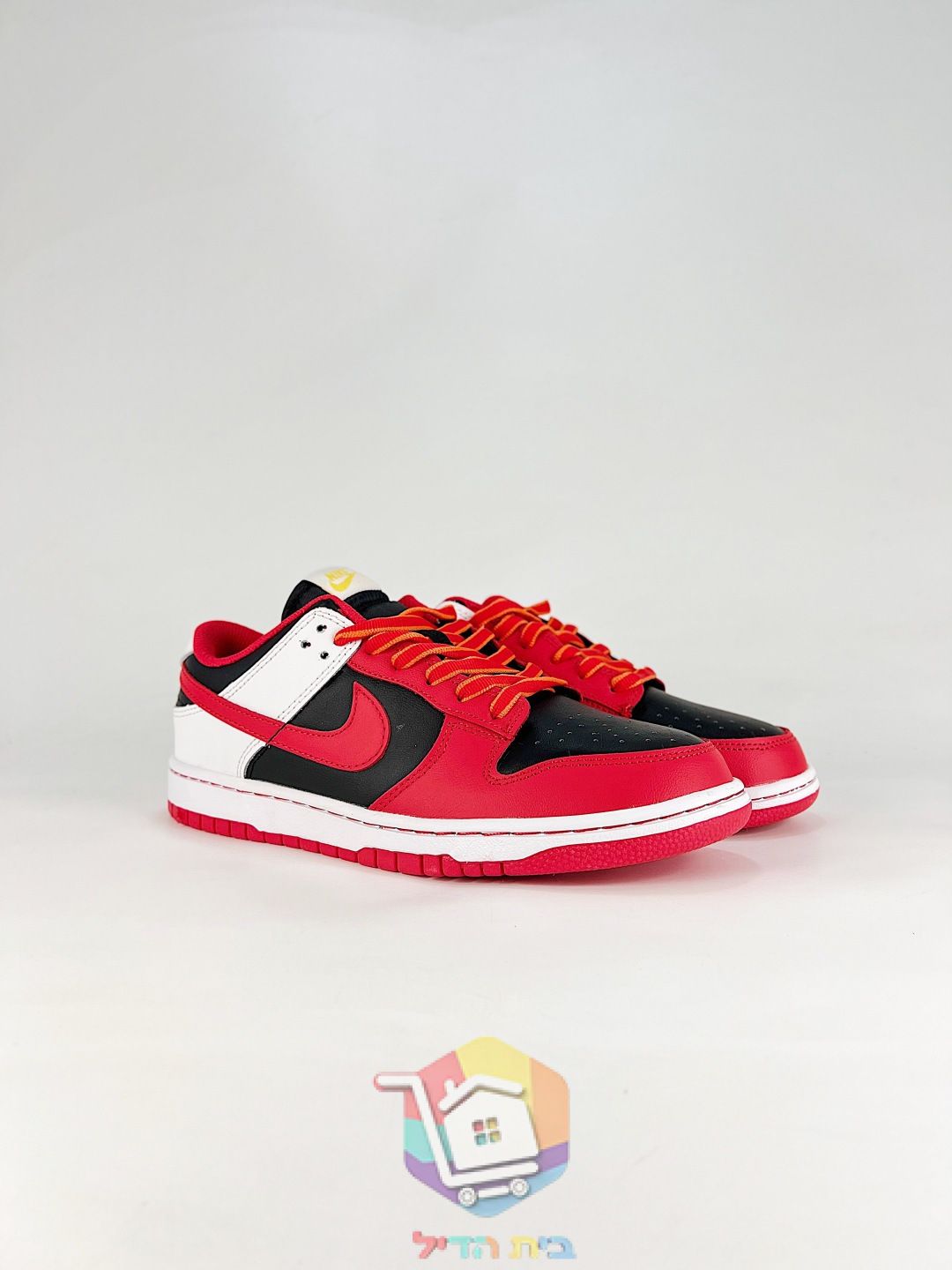 נעלי Nike Dunk Low Retro אדום, לבן, שחור