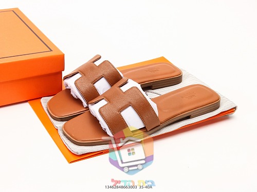 Hermès Pantoletten mit ausgeschnittenem H 2