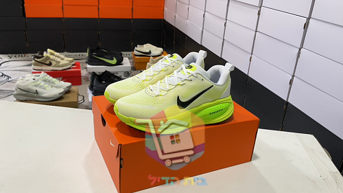 Nike Vomero 18 Laufschuhe aus Mesh 20