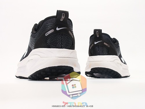 Nike Vomero 18 Laufschuhe aus Mesh 24