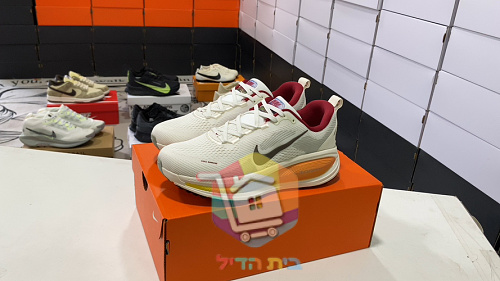 Nike Vomero 18 Laufschuhe aus Mesh 40
