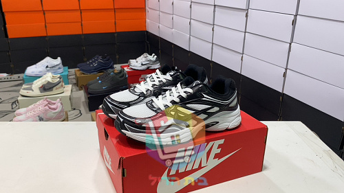 Retro-Sneaker Nike Initiator in vier Farbvarianten 38