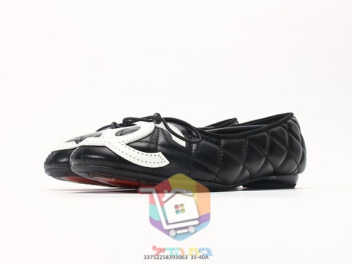 נעלי בובה Chanel Cambon שחור עם לוגו לבן 5