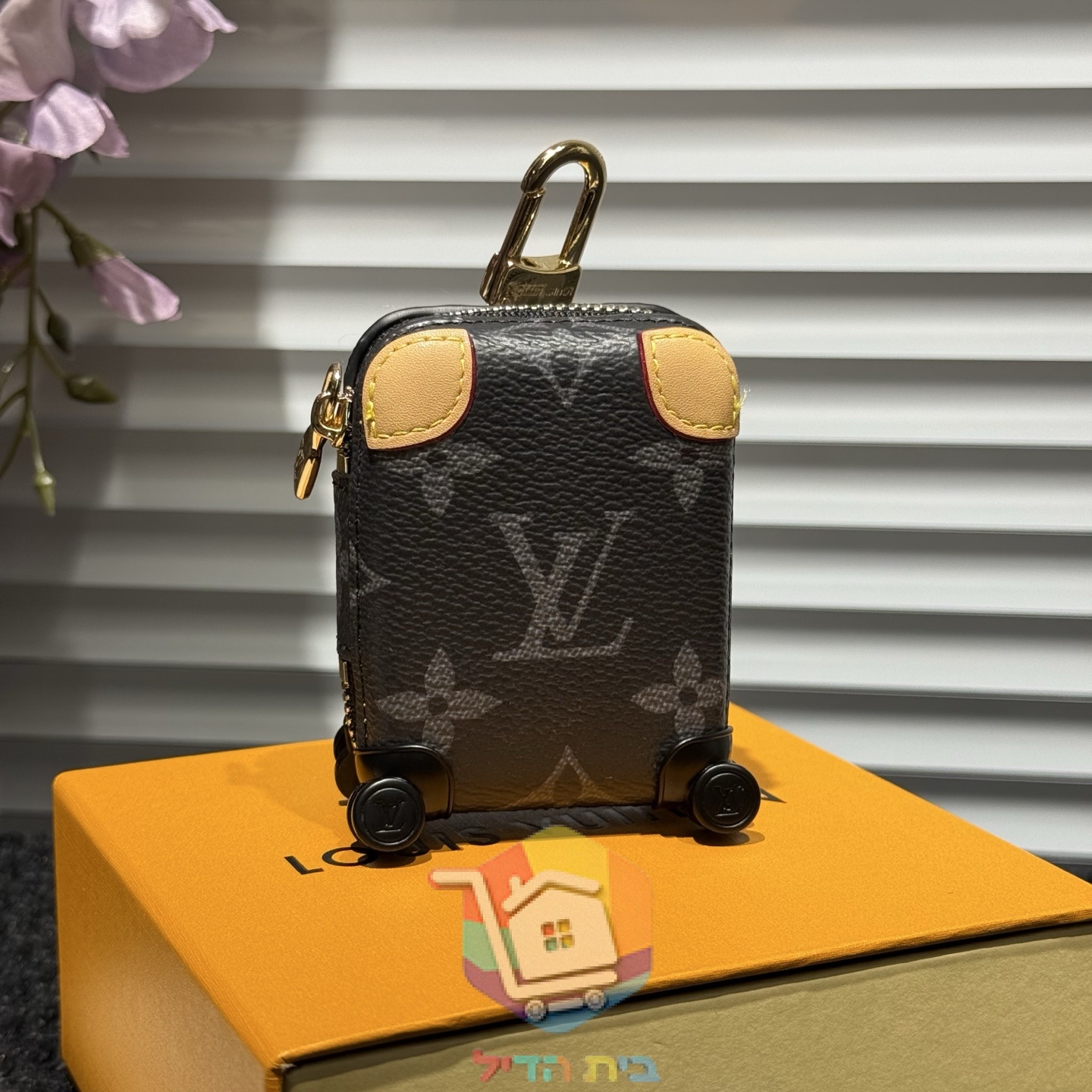 מחזיק מפתחות Louis Vuitton בצורת מזוודה, שבעה גוונים