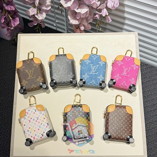 מחזיק מפתחות Louis Vuitton בצורת מזוודה, שבעה גוונים 1