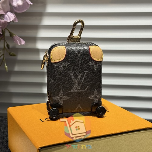 מחזיק מפתחות Louis Vuitton בצורת מזוודה, שבעה גוונים 3
