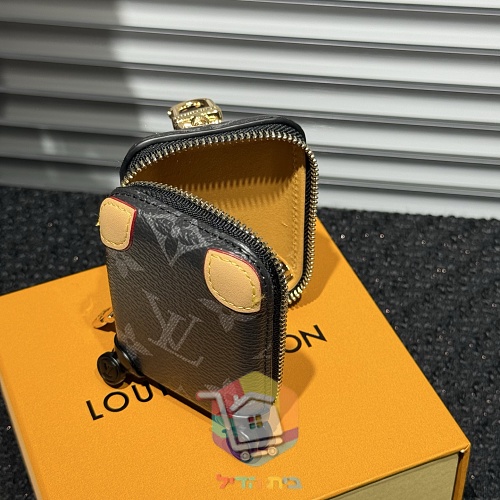 מחזיק מפתחות Louis Vuitton בצורת מזוודה, שבעה גוונים 4