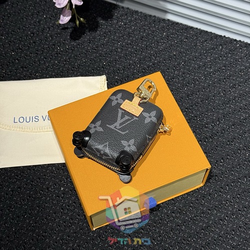 מחזיק מפתחות Louis Vuitton בצורת מזוודה, שבעה גוונים 6