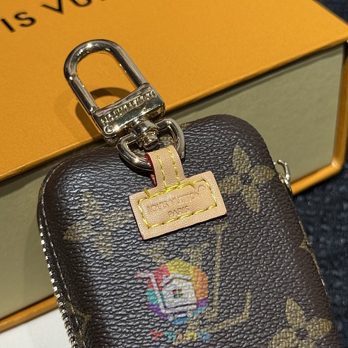 מחזיק מפתחות Louis Vuitton בצורת מזוודה, שבעה גוונים 10