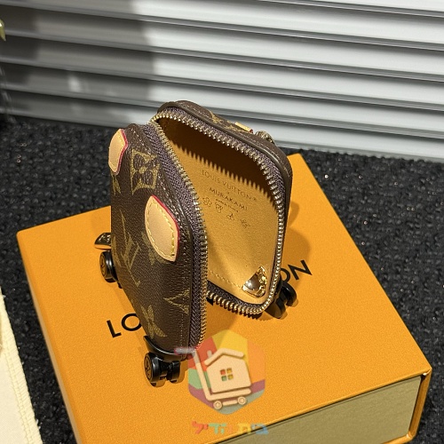 מחזיק מפתחות Louis Vuitton בצורת מזוודה, שבעה גוונים 11