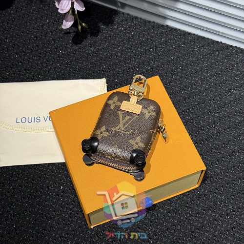מחזיק מפתחות Louis Vuitton בצורת מזוודה, שבעה גוונים 12