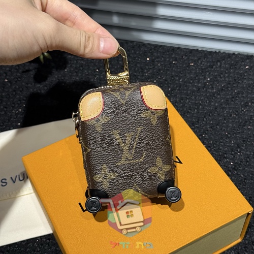 מחזיק מפתחות Louis Vuitton בצורת מזוודה, שבעה גוונים 14