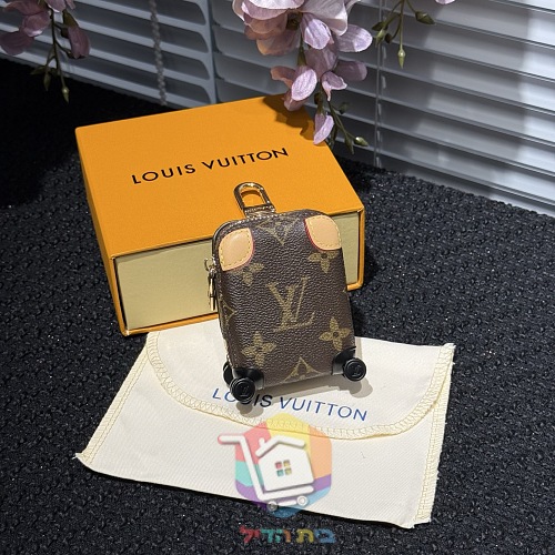 מחזיק מפתחות Louis Vuitton בצורת מזוודה, שבעה גוונים 16
