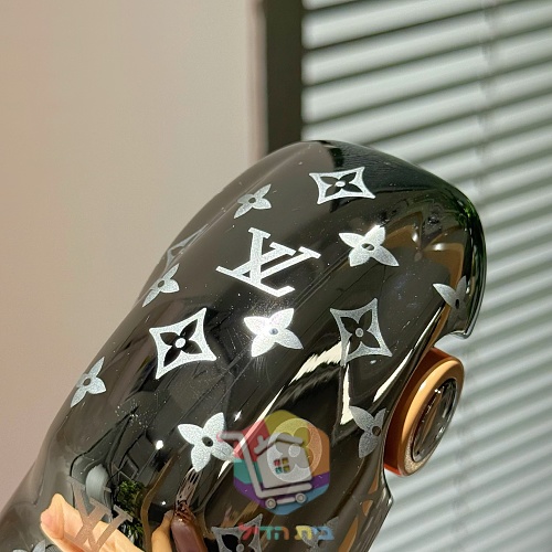 מכונית דגם Louis Vuitton במונוגרם 1