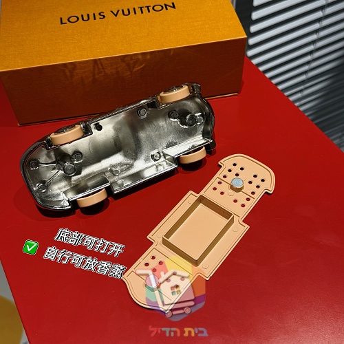 מכונית דגם Louis Vuitton במונוגרם 2