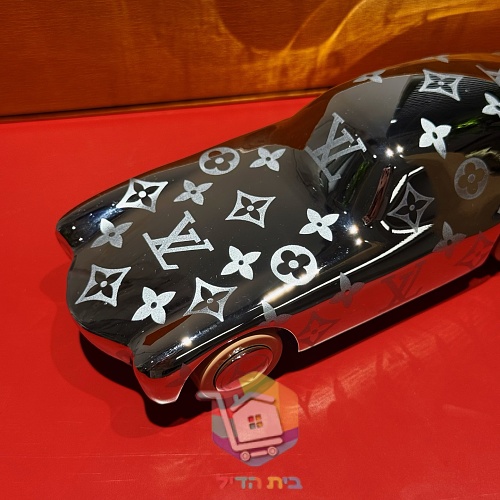 מכונית דגם Louis Vuitton במונוגרם 3