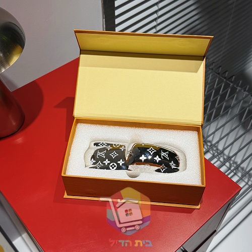 מכונית דגם Louis Vuitton במונוגרם 6