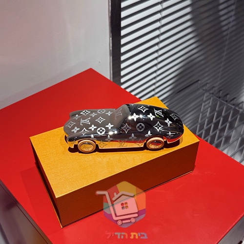 מכונית דגם Louis Vuitton במונוגרם 7