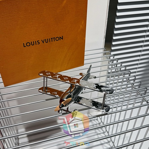 מטוס דגם Louis Vuitton במונוגרם 6