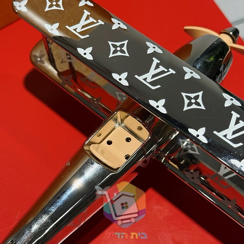 מטוס דגם Louis Vuitton במונוגרם 10