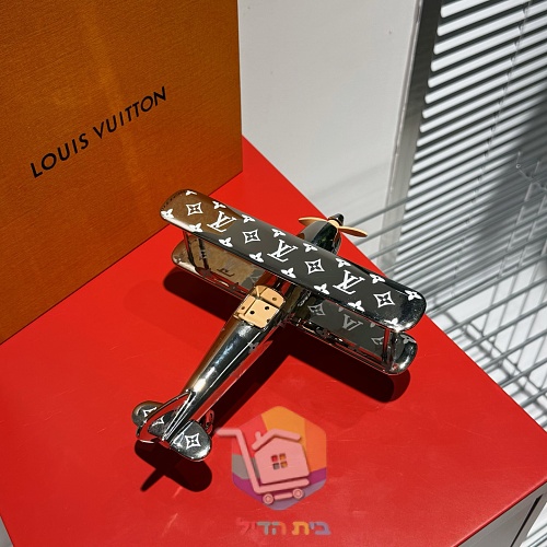 מטוס דגם Louis Vuitton במונוגרם 13