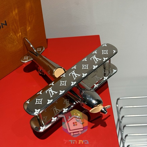 מטוס דגם Louis Vuitton במונוגרם 14