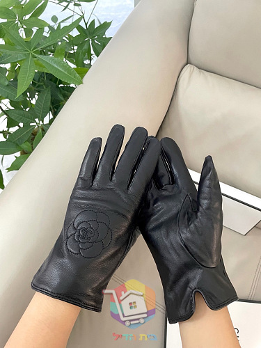 כפפות עור Chanel עם פרח מוטבע 2