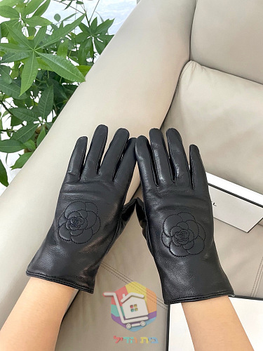 כפפות עור Chanel עם פרח מוטבע 3
